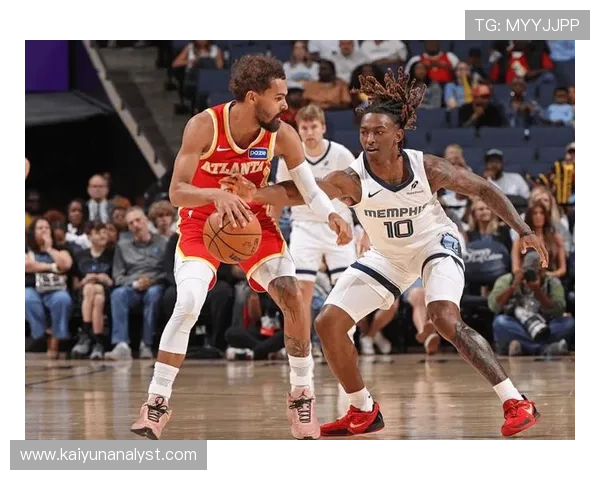 老鹰队最新动态：特雷杨复出带领球队迎战强敌，季后赛前景分析